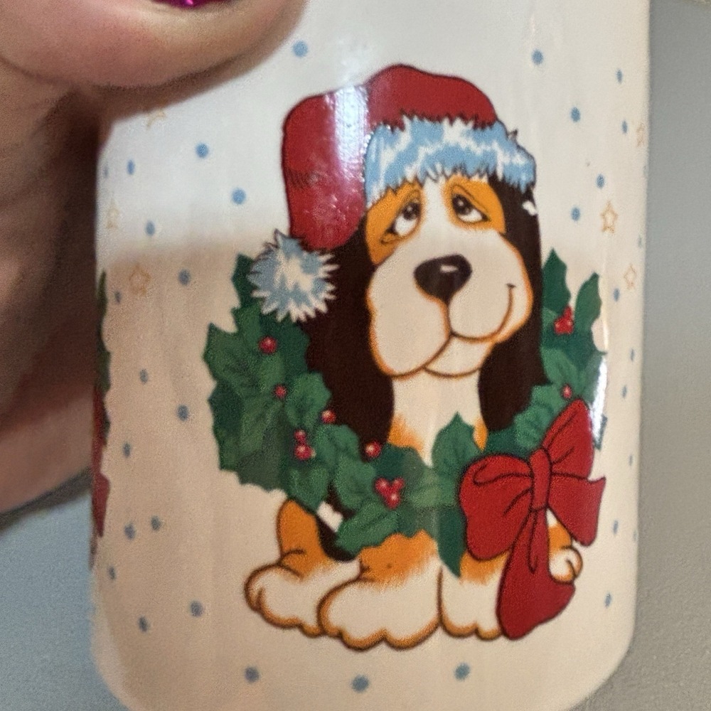 Basset Hound 1980's Christmas Holiday Dog Mug Wreath, Santa Hat 8 oz Stars Dots - Picture 4 of 10